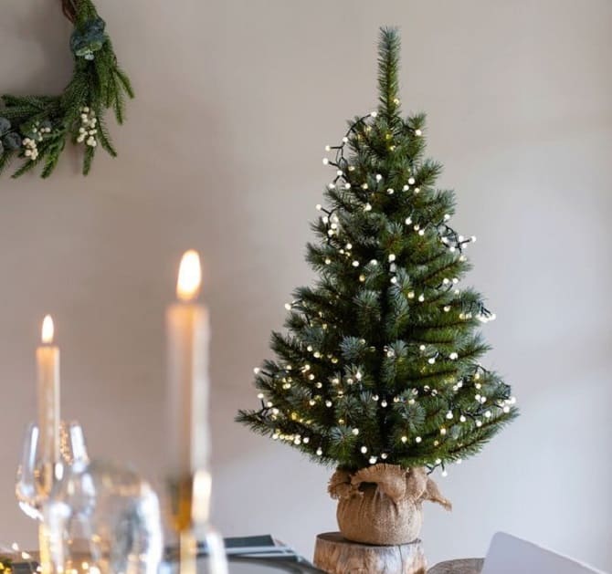 30 ideas how to decorate a small Christmas tree with your own hands 5