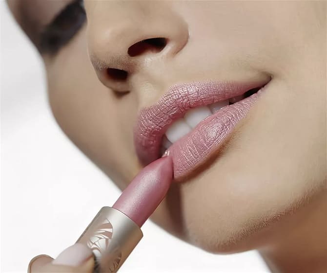 Sorgfältig! 5 Lippenstift-Farben, die dich älter aussehen lassen 2