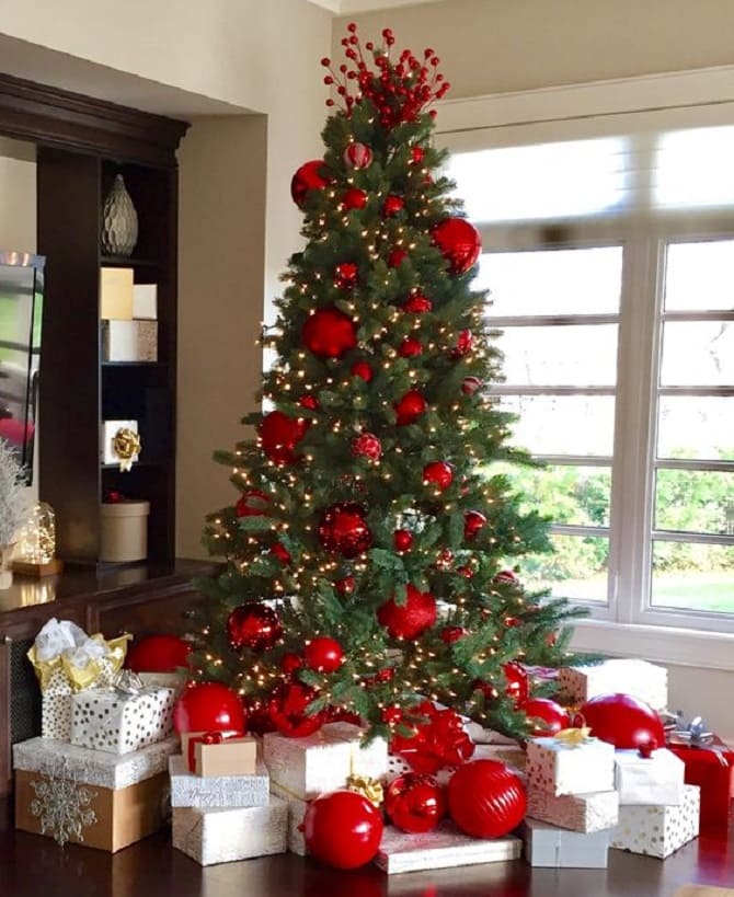 Über 20 Ideen, wie man einen Weihnachtsbaum in Rot schmückt 2
