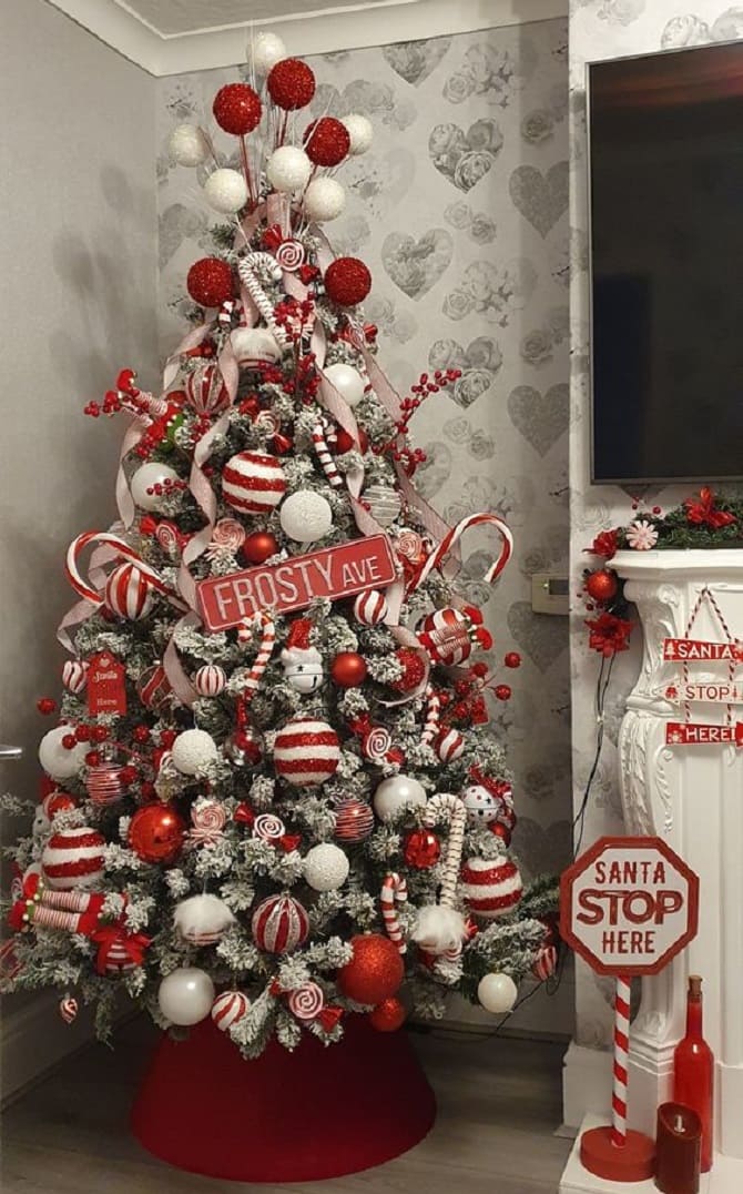 20+ ideas on how to decorate a Christmas tree in red 4