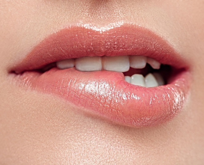 Lip scrub at home: 5 best recipes for the beauty of your lips 3