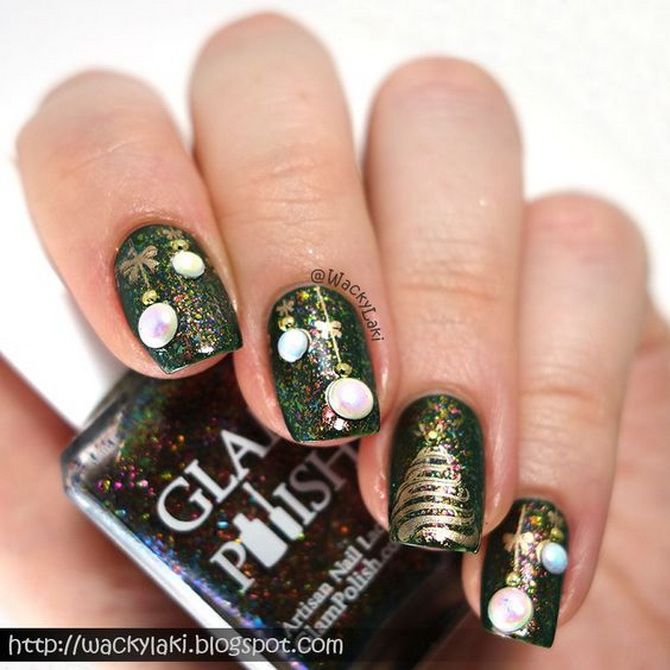 Christmas Manicure 2023: Beautiful Party Design Ideas 33