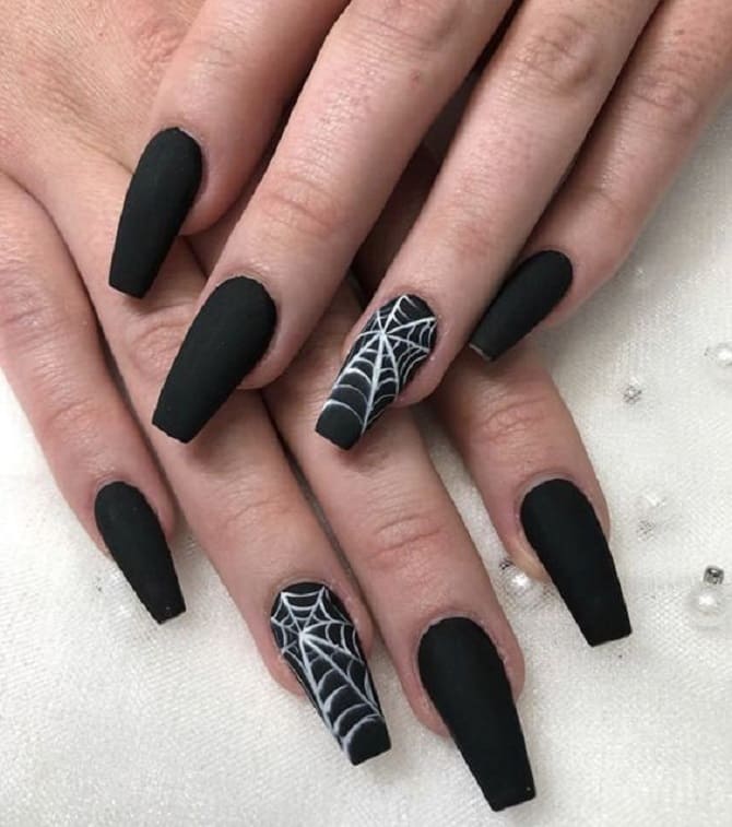 Manicure in the style of Wednesday Addams: photo ideas of stylish nail design 12