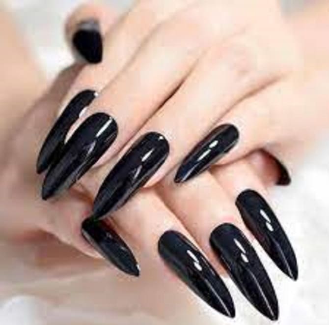 Manicure in the style of Wednesday Addams: photo ideas of stylish nail design 4