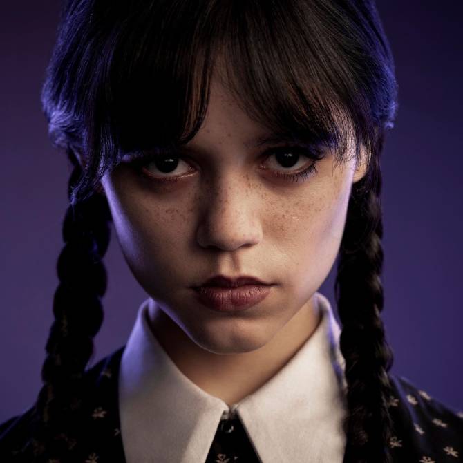 Weiches Goth-Make-up: Wie man weiches Goth-Make-up wie Wednesday Addams macht 4