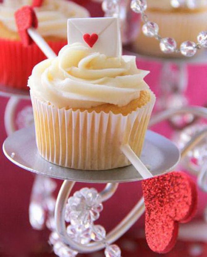 How to decorate cupcakes  for Valentine’s Day 19