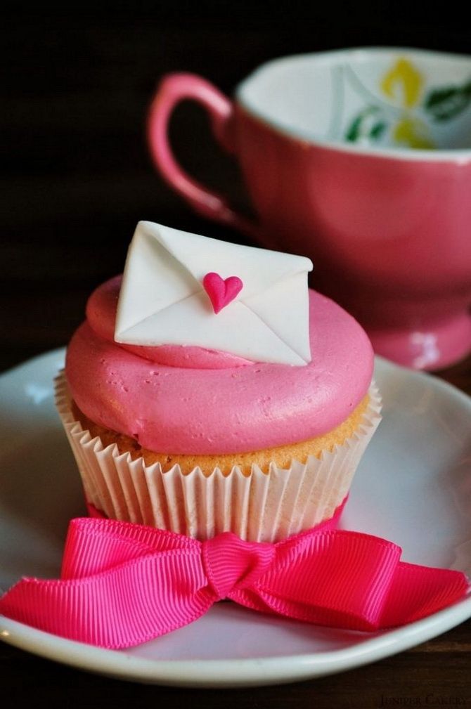 So dekorieren Sie Cupcakes schön zum Valentinstag 25