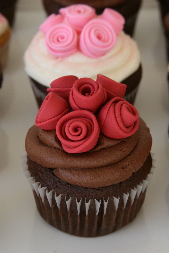 So dekorieren Sie Cupcakes schön zum Valentinstag 16