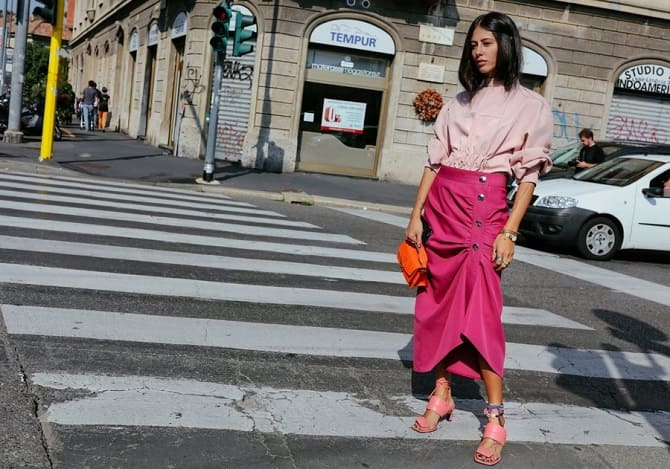 Модні образи Viva Magenta: як носити колір 2023 року 16