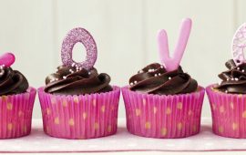 So dekorieren Sie Cupcakes schön zum Valentinstag