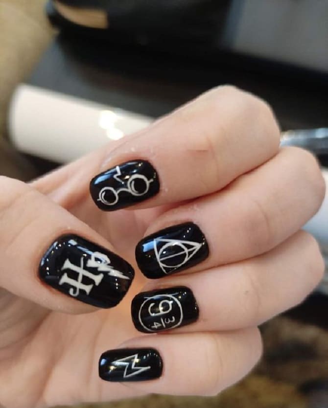 Harry Potter style manicure: beautiful and bright nail design 3