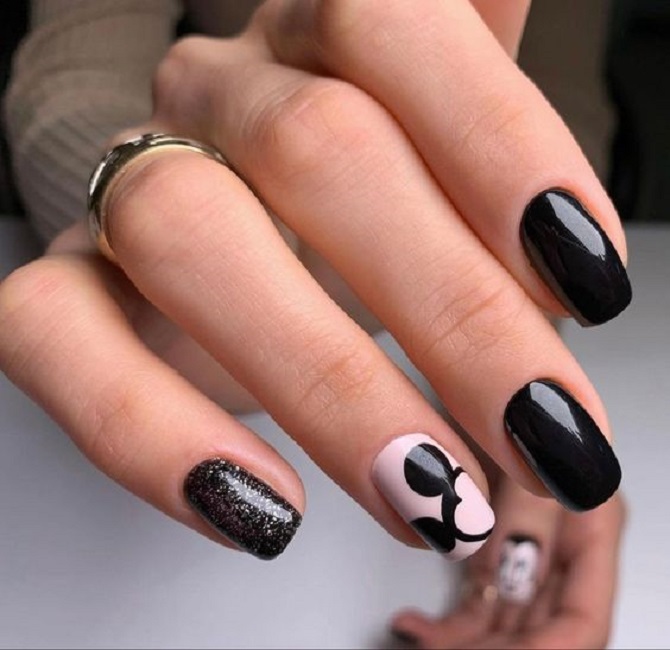 Mickey Mouse Manicure: Stylish Nail Design Options 16