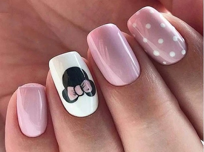Mickey Mouse Manicure: Stylish Nail Design Options 17