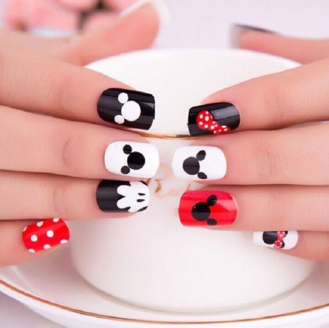 Mickey Mouse Manicure: Stylish Nail Design Options 19