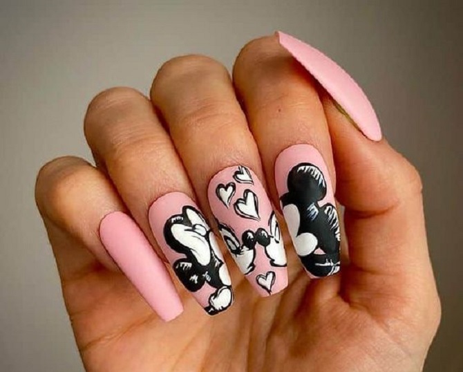 Mickey Mouse Manicure: Stylish Nail Design Options 2