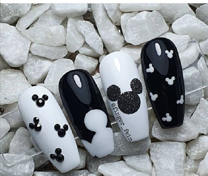 Mickey Mouse Manicure: Stylish Nail Design Options 5