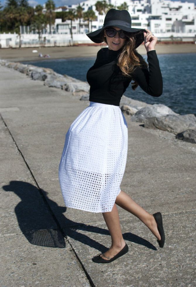 Style mistakes: what shoes can not be combined with a midi skirt 3