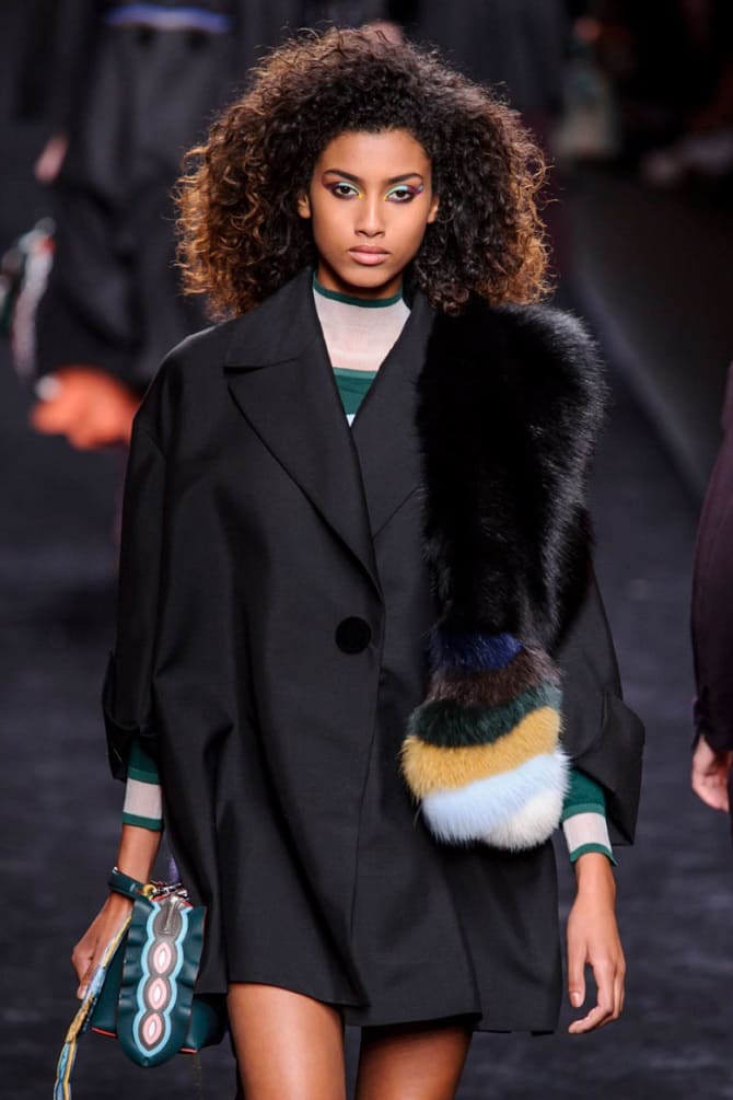 Fashion scarves winter-spring 2023: trendy models 15