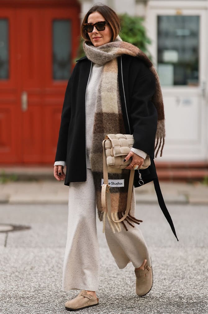 Fashion scarves winter-spring 2023: trendy models 16