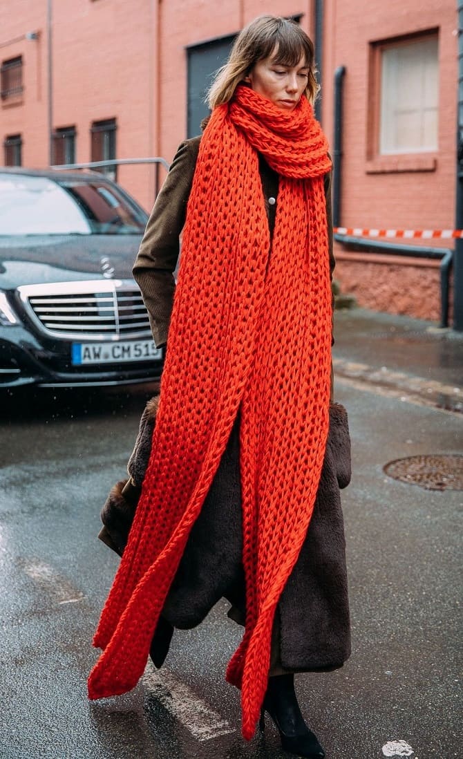 Fashion scarves winter-spring 2023: trendy models 6