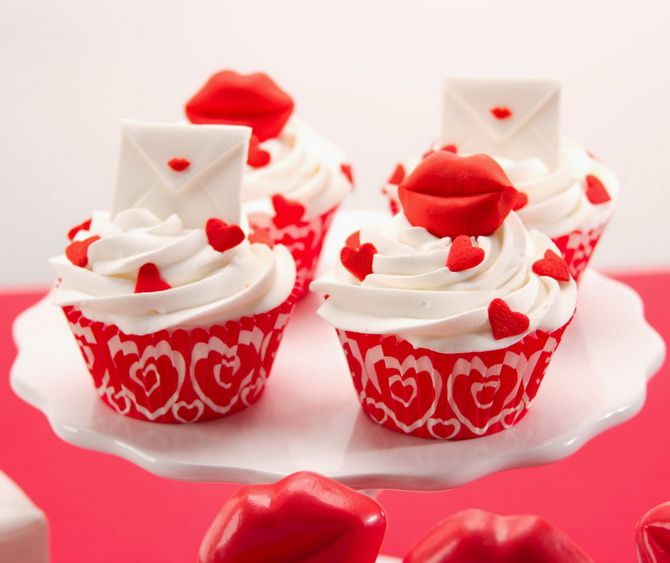 So dekorieren Sie Cupcakes schön zum Valentinstag 26