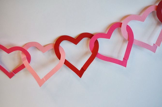 Wie man ein Haus zum Valentinstag dekoriert: einfache Deko-Ideen 16