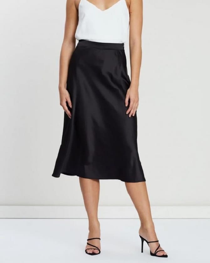 Fashionable black skirt: how to wear in 2023 and what to combine with? 5