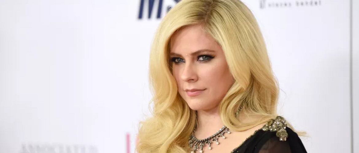 Avril Lavigne breaks off engagement
