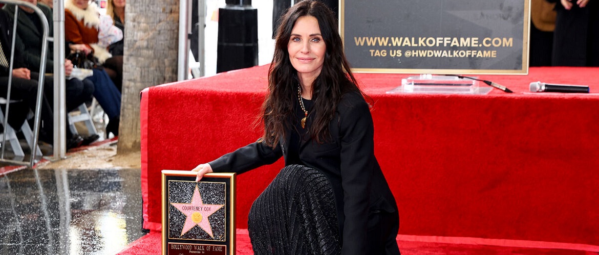 Courteney Cox erhält einen Stern auf dem Walk of Fame im Kreis von Jennifer Aniston und Lisa Kudrow