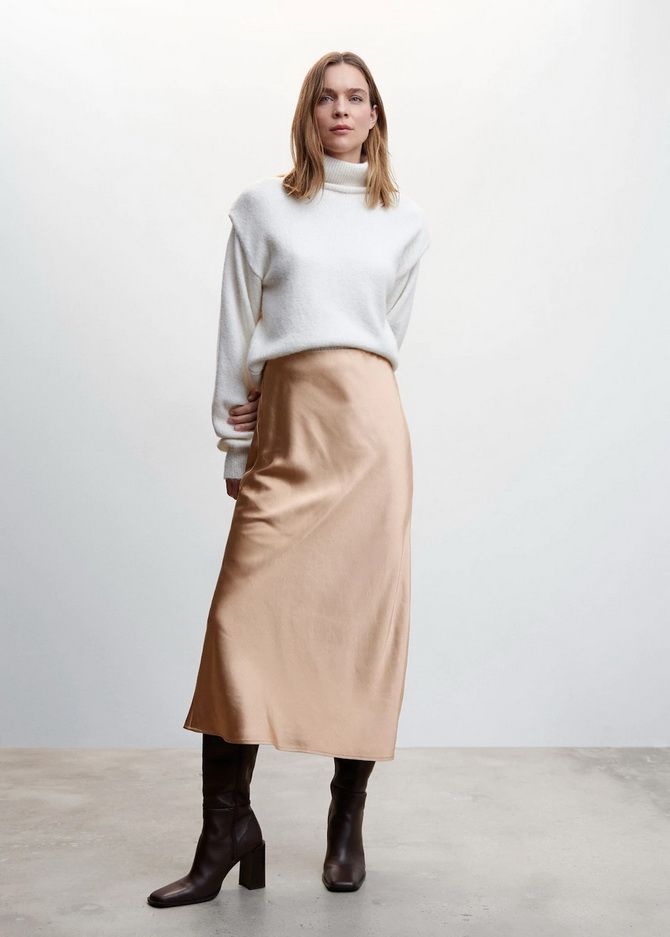 Satin midi skirt: an elegant item for all occasions 11