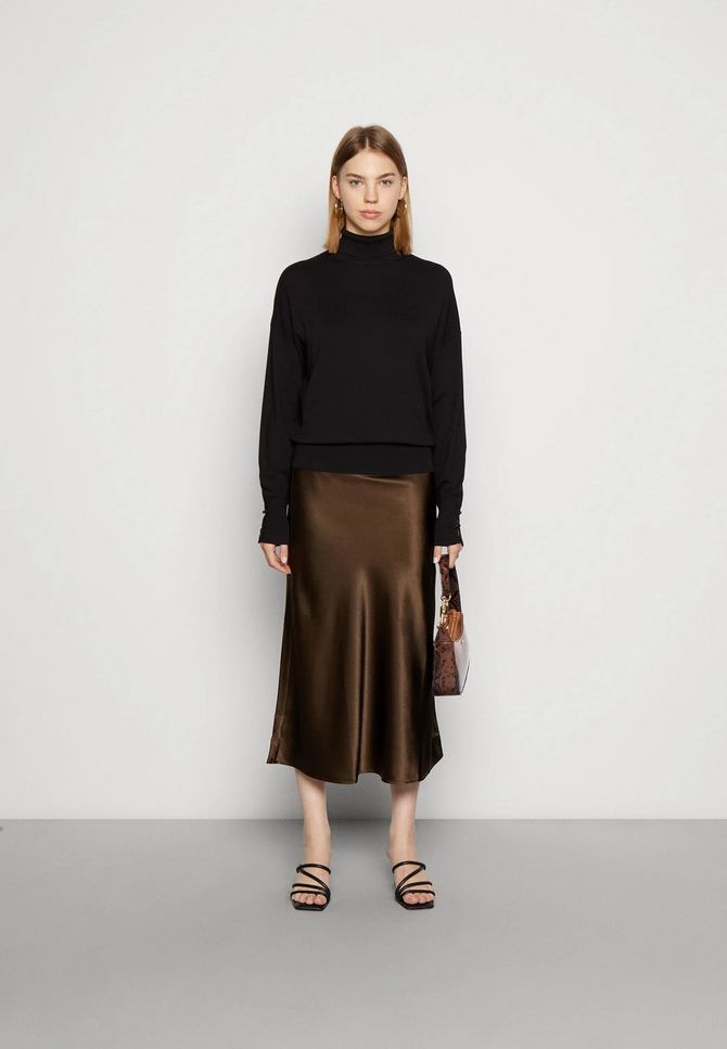 Satin midi skirt: an elegant item for all occasions 1