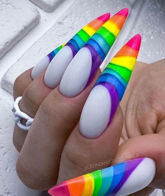 Цветной френч: модный дизайн ногтей 2023 года 27