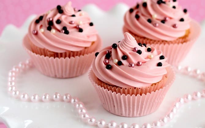 So dekorieren Sie Cupcakes am 8. März: Optionen zum Dekorieren von Leckereien 11
