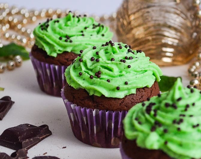 So dekorieren Sie Cupcakes am 8. März: Optionen zum Dekorieren von Leckereien 10