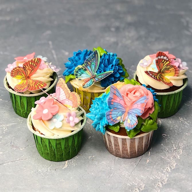So dekorieren Sie Cupcakes am 8. März: Optionen zum Dekorieren von Leckereien 3