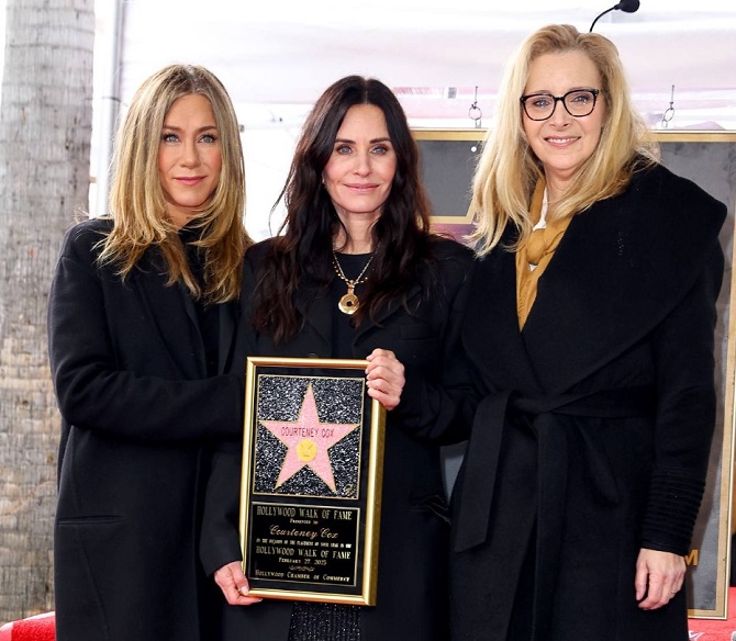 Courteney Cox erhält einen Stern auf dem Walk of Fame im Kreis von Jennifer Aniston und Lisa Kudrow 1