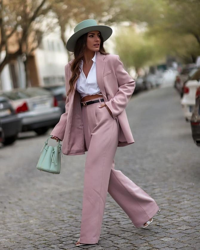 Fashionable trouser suits spring-summer 2023: 5 main trends 1