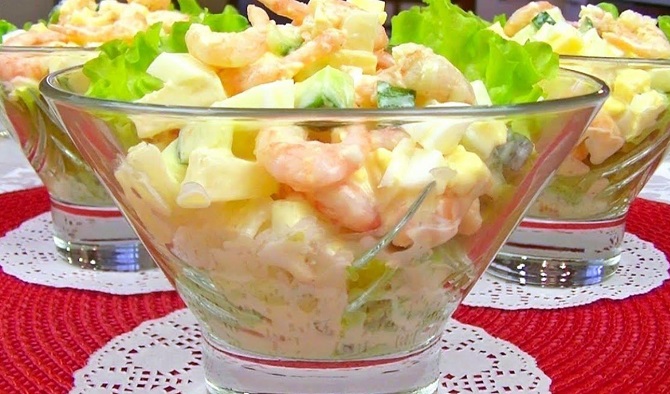 Простые рецепты салата с креветками: что приготовить к столу 3