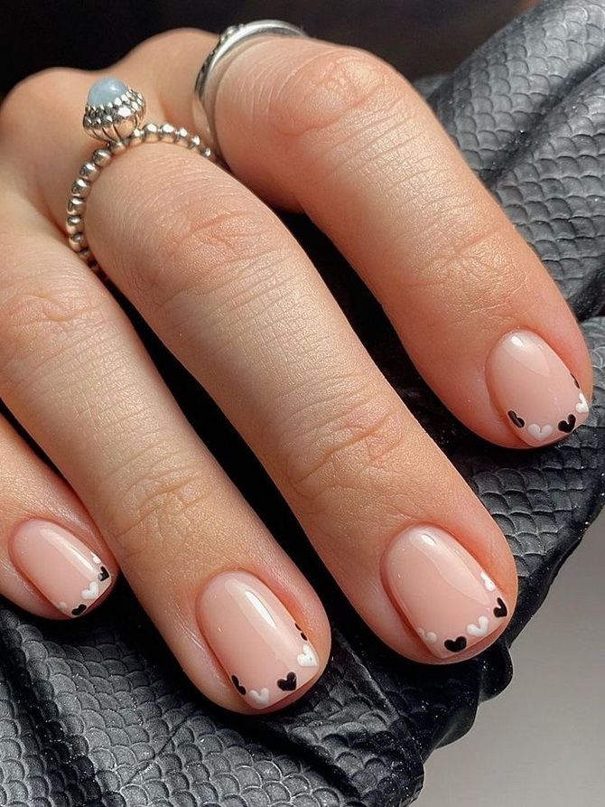 Romantic manicure with hearts for Valentine’s Day 2023 13