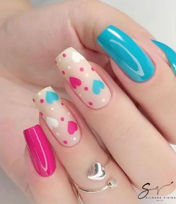 Romantic manicure with hearts for Valentine’s Day 2023 10
