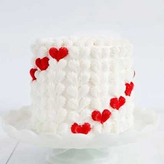 So dekorieren Sie einen Kuchen zum Valentinstag: schöne Dekoration von süßen Geschenken 2
