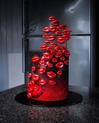 So dekorieren Sie einen Kuchen zum Valentinstag: schöne Dekoration von süßen Geschenken 14