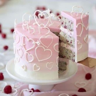 Как украсить торт на День святого Валентина: красивое оформление сладких подарков 16