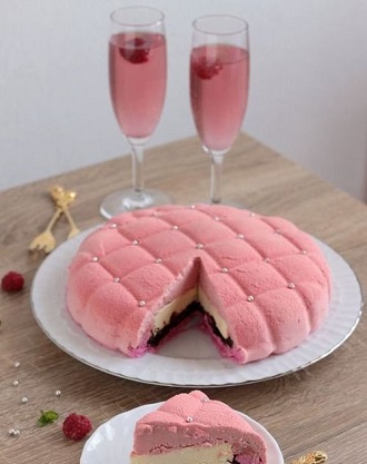How to decorate a cake for Valentine’s Day: beautiful decoration of sweet gifts 20