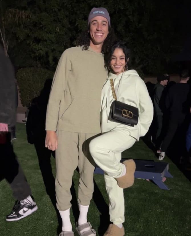 Vanessa Hudgens is engaged to Cole Tucker 2