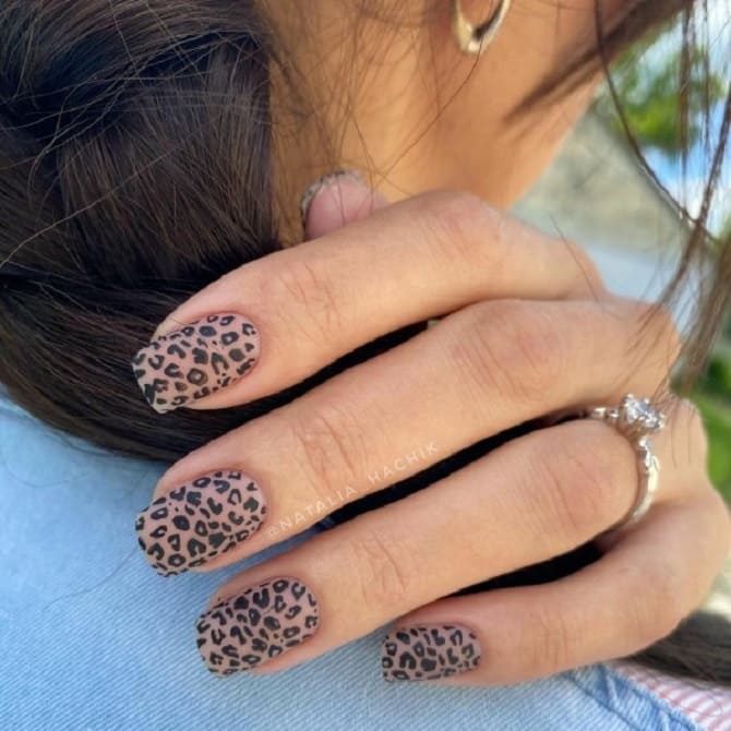 Leopard manicure 2023-2024: current trends in nail design 5