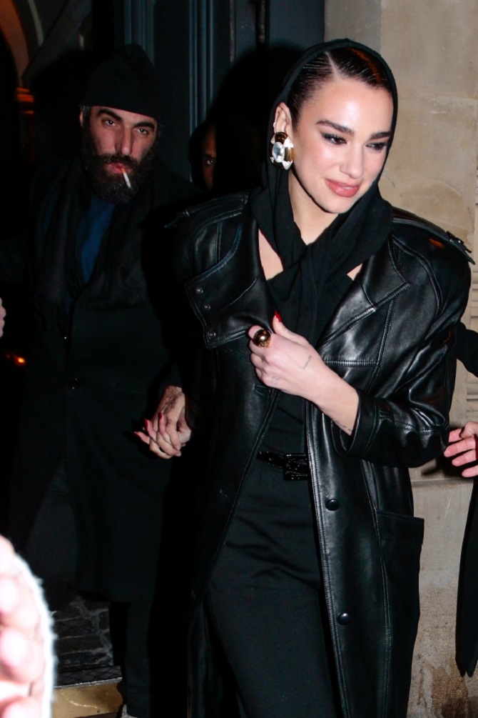 Dua Lipa caught kissing Romain Gavras 1