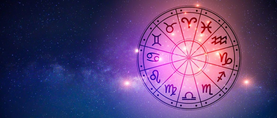 Женский гороскоп на апрель 2023: астрологические страсти