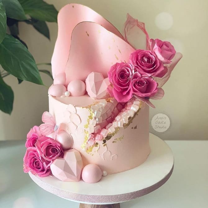 How to decorate a birthday cake for a woman: photo ideas (+ bonus video) 4