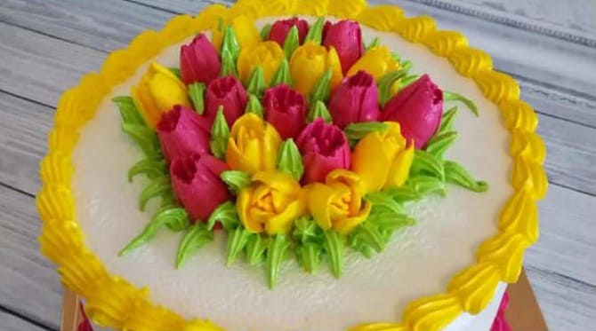How to decorate a cake for March 8: fresh ideas, photos 3